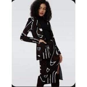 Diane Von Furstenberg Skirt Suit Size M Brown White Jaquard Knit Stretch